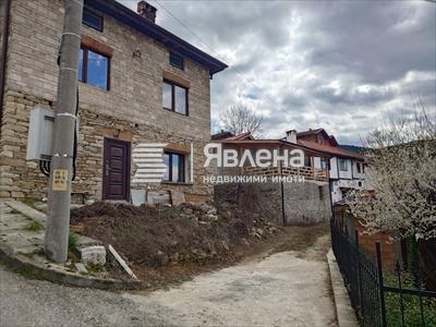 Павелско продава вила