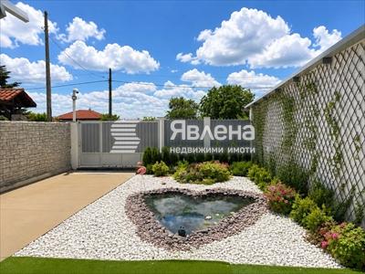 Двор