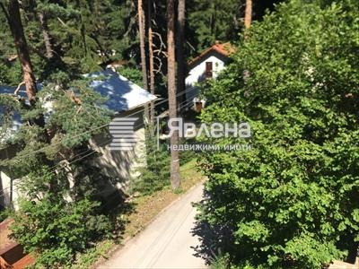 гледка към улицата