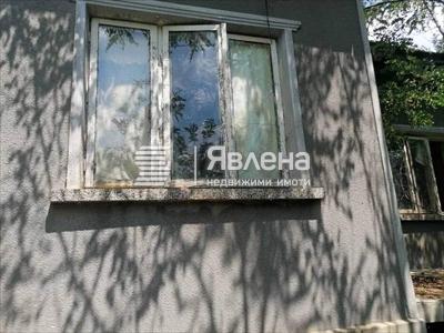 къща